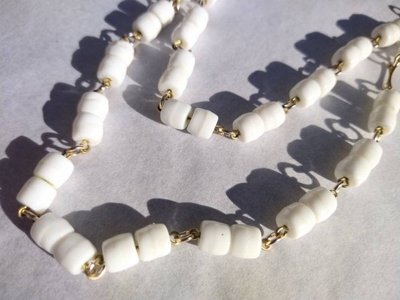 1950's milk glass bead, link chain, double strand… - image 4