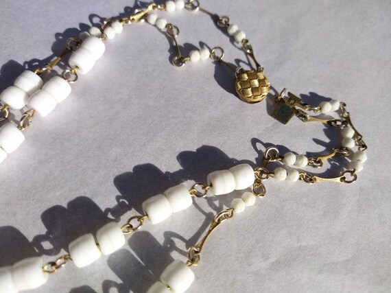 1950's milk glass bead, link chain, double strand… - image 3