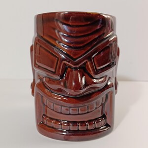 Brown Ceramic Screaming Tiki with sunglasses mug 12 oz. Vtg
