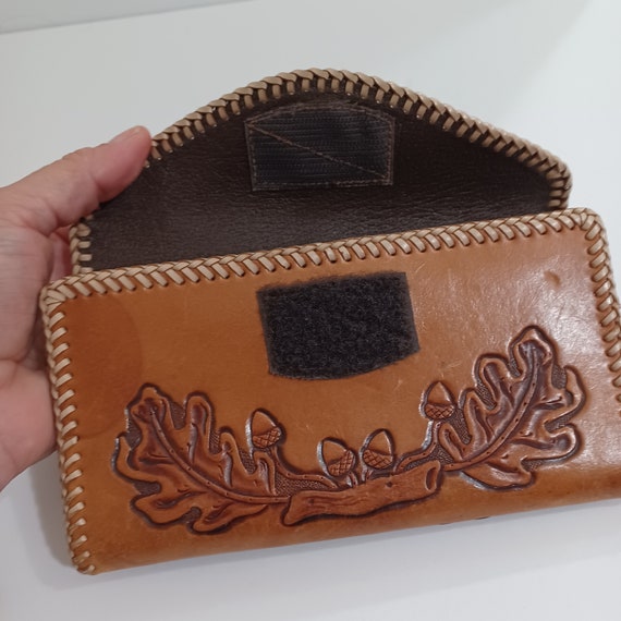 Vintage tooled leather oak leaf and acorn wallet - image 3