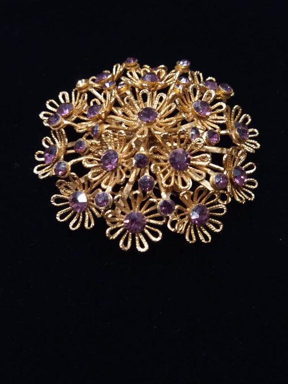 1950's purple rhinestone and gold filigree flower… - image 7