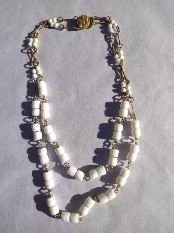 1950's milk glass bead, link chain, double strand… - image 1