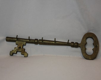 Vintage brass key, key holder, wall mount