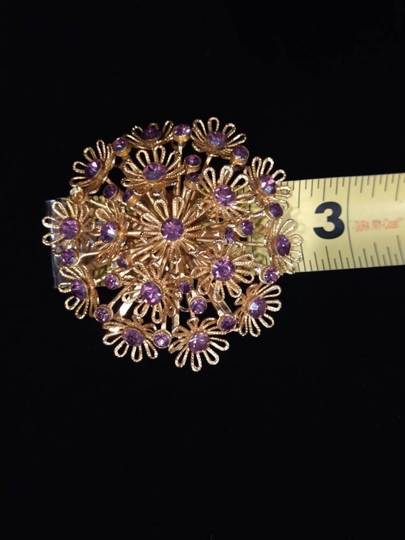 1950's purple rhinestone and gold filigree flower… - image 2