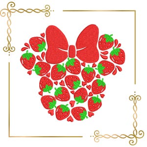 Könnte beinhalten: Ein Stickmuster mit einer großen roten Schleife über einer Ansammlung von roten Erdbeeren mit grünen Blättern und kleinen roten Herzen, die zusammen die markante Silhouette eines Mauskopfes mit zwei runden Ohren bilden.