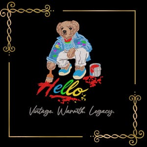 以下が含まれることがあります： 黒いハンドルと「But First, Coffee」のテキストが黒い太字で書かれた白いセラミックマグ。マグは木製の表面に置かれています。マグの高さは10cmです。