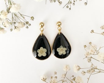 Flower drop earrings, resin drop earrings, minimal drop earrings, black earrings, drop earrings, gifts for her