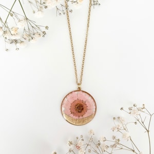 Collar de flores de resina, colgante de resina con margarita, collar con margarita, colgante de flores reales, ideas de regalos de flores, regalos para ella