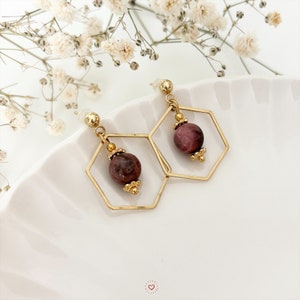 Dangle oorbellen met stenen, boho oorbellen, gouden bungeloorbellen, natuursteen sieraden, rhodoniet oorbellen