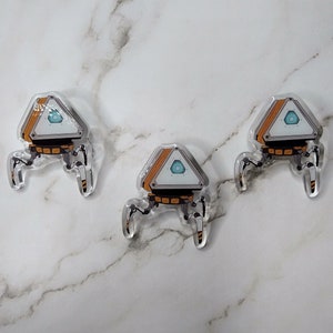 Apex Legends TitanFall Loot Tick 2 In Acrylic Epoxy Badge With Black Heart Clutch