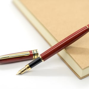 Rode houten vulpen | Mahonie gekleurde hout kalligrafie fijne penpunt schoonvader cadeau briefpapier hervulbare schrijvers baas nieuwe baan bruiloft