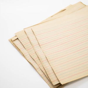 Papel pautado escolar tingido com café | 10-1/2 x 8 Manchado de chá, manchado de café, papel envelhecido, papel de diário de lixo, scrapbook, itens vintage