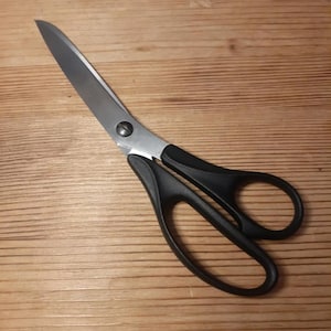 Haushaltsschere von Victorinox. Schere -abgewinkelt 22cm Edelstahl