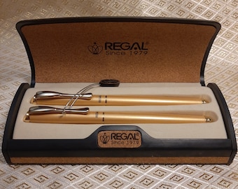 Enamel Buckingham Palace Pen With Display Case, No Ink Cartridge