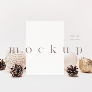 Weihnachtskarte Mockup, 13x18, Weihnachtskarte Mockup, Smart Objekt, Minimalistisches modernes Postkartenmodell, Neutrales Kartenmodell einfach weiß