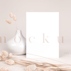 Maqueta de tarjeta de 5x7", tarjeta blanca vacía minimalista, maqueta de papelería de la boda, maqueta de tarjeta de saludo, maqueta de la tarjeta de tonos neutros boho moderno