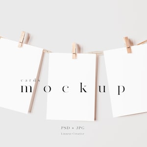Minimale zitkaarten mockup, bruiloft zitplaatsen grafiek mock up, hangende zitkaarten mockup, gast tafel kaarten mockup, Stock fotografie