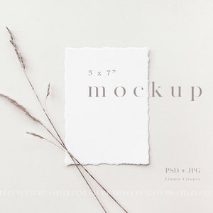 Mockup della carta 5x7, Mockup della carta Deckle Edge, Mockup del biglietto di auguri, Mockup della cancelleria del matrimonio, Carta del bordo strappato, Mockup della carta minimalista
