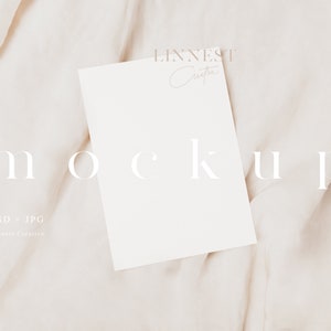 Mockup di carte 5x7", biglietto bianco vuoto minimalista, mockup di cancelleria per matrimoni, mockup di biglietti d'auguri, mockup di carte boho moderno dai toni neutri LC4