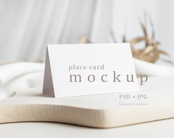 Platz-Karte Mockup, leere weiße Karte Mockup, Hochzeit Briefpapier Mockup, minimalen Stil gefaltet Karte Mockup, Zelt Platz Karte auf Tellern