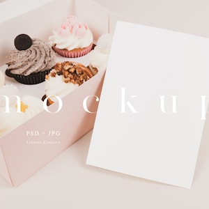 Valentinstag Karte Mockup, Cupcake Mockup, Party Einladung Mockup, minimalistische leere weiße Karte, Grußkarte Mockup, Baby-Dusche-Mockup