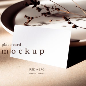 Mockup de cartão de lugar, Mockup de cartão branco em branco, Mockup de papelaria de casamento, Mockup de cartão de estilo minimalista, Mockup de lugar no prato de jantar, Tons naturais