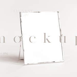 8x10 Sign Mockup, Modern Wedding Tischschild Mockup, Minimalistischer Silber Rahmen Mockup, Hochzeit Mockup, Gerahmt 8x10 Karte Mockup 09
