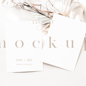 Dubbele kaart mockup, twee witte kaarten mockup, bruiloft stationaire mockup, minimalistische wenskaart mockup, 5x7 " Moderne neutrale tinten kaart 02