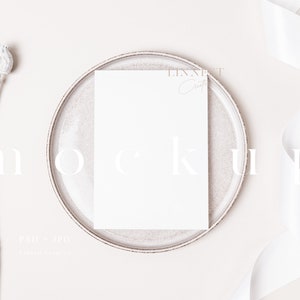 5 x 7" kaart mockup, minimalistische lege witte kaart, repetitiediner uitnodiging mockup, wenskaart mockup, moderne neutrale tinten kaart mockup