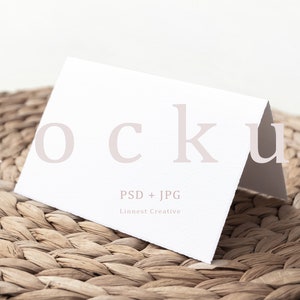 Mockup di carte pieghevoli per tende, Mockup di carte bianche vuote, Mockup di cancelleria per matrimoni, Mockup di carte piegate in stile minimale, Biglietto di ringraziamento vuoto