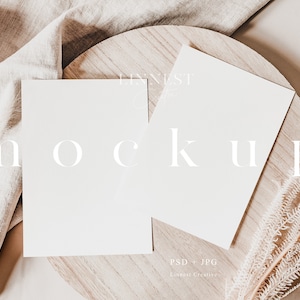 Mockup di carte doppie, Mockup di carte boho terrose, Mockup di cartoline fisse di nozze, Mockup minimalista di carte a due lati, Mockup di carta neutra 5x7 027