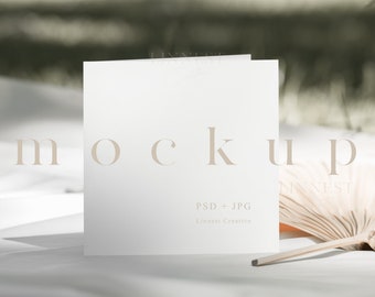 Mockup di carte quadrate piegate, 5x5 Invite mockup, Wedding stationary mockup, Boho wedding mock up, Earthy neutral card mockup Smart Object