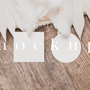 Mockup di etichette regalo, Mockup di etichette regalo quadrate e rotonde, Mockup di tag di bomboniera, Mock up di tag regalo vuoto, Mockup elegante di tag boho 030