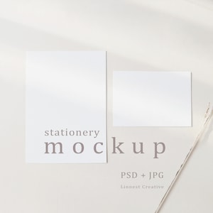 5x7 "und 5x3,5" Karten Mockup, minimalistische leere weiße Karte, Hochzeit Briefpapier Mockup, leere Einladung und Dankeskarte für Baby Party