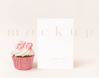 Valentinstag Kartenmockup, Cupcake Mockup, Party Einladung Mockup, Minimalistische leere weiße Karte, Grußkarte Mockup, Babyparty Mockup