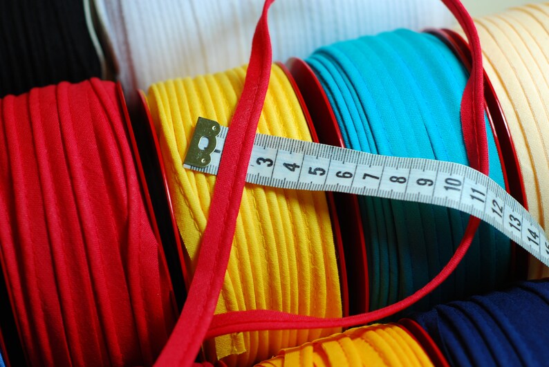Baumwolle Paspel Paspelband 10mm
Farben
dunkelgrau hellblau rot gelb petrol
royalblau weinrot dunkelblau