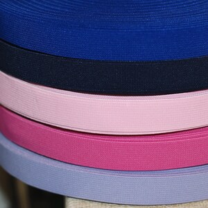 Gummiband blau dunkelblau rosa pink
flieder