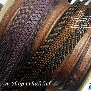 May include: A coiled set of sewing supplies featuring a dark brown plastic zipper, a smooth tan leather strip, and two braided cords in black and brown. The image includes a white star-shaped graphic with the text SET and the text im Shop erh&auml;ltlich.