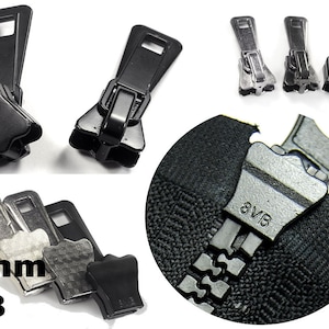 Könnte beinhalten: Nahaufnahme eines Sets schwarzer Reißverschluss-Zipper mit einem Metall-Schieber. Die Reißverschluss-Zipper sind 8 mm groß und mit "N8" gekennzeichnet.