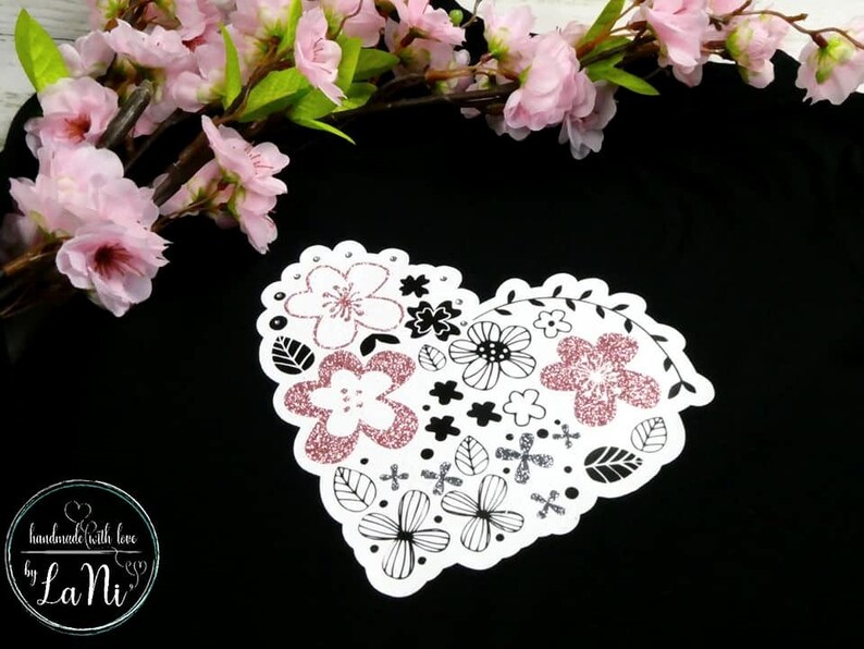 Plotterdatei
plotterdatei blumen
Plotterdatei Herz
plotterdatei frühling
plotterdatei hochzeit
Plotterdatei Ostern
Plotterdatei Muttertag
SVG DXF