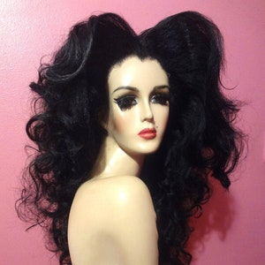 MIDDLE PART WIG: Lace Front Wig, 1970s Wig, Disco Costume Wig, Drag Queen Wig, Wavy Heat Resistant Wig, Custom, Made to Order, Styled Wig