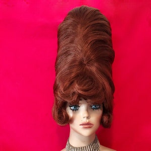 B-52&#39;S GIANT BEEHIVE WIG Drag Queen Wig 1960s Auburn Red Bangs Fringe Hairspray Musical Black Brown Blond White Pinup Retro Costume Party