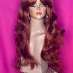 PEG BUNDY WIG: Beehive Perücke mit Pony, 1960er Jahre Perücke, 80er Jahre Perücke, Kostüm Perücke,Drag Queen Perücke, hitzebeständige Perücke, individuell, auf Bestellung gestylte Perücke