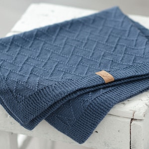 簡単なベビーブランケットの編み方 – シンプルなニットスロー、初心者向け説明（英語、ドイツ語、フランス語）