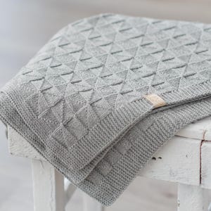 Pinwheel Baby Blanket Knitting Pattern – Easy & Reversible Design, PDF in English