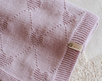 Heart to Heart Baby Blanket Knitting Pattern – Easy & Quick Knit Blanket in EN DE FR