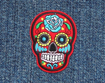 petit patch de crâne de bonbon rouge / image de repassage