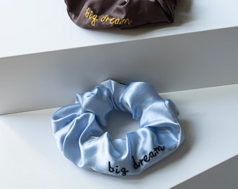 CLASSIC / BIG DREAM -scrunchies élastique pour cheveux brodés, accessoire de cheveux en satin, chignon, scrunchie fait main, bracelet en tissu