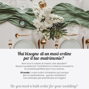 May include: A wedding table setting with white plates, gold cutlery, and clear glassware. A green runner and a bouquet of white flowers and greenery are centered. Text in Italian and English offers bulk order services.