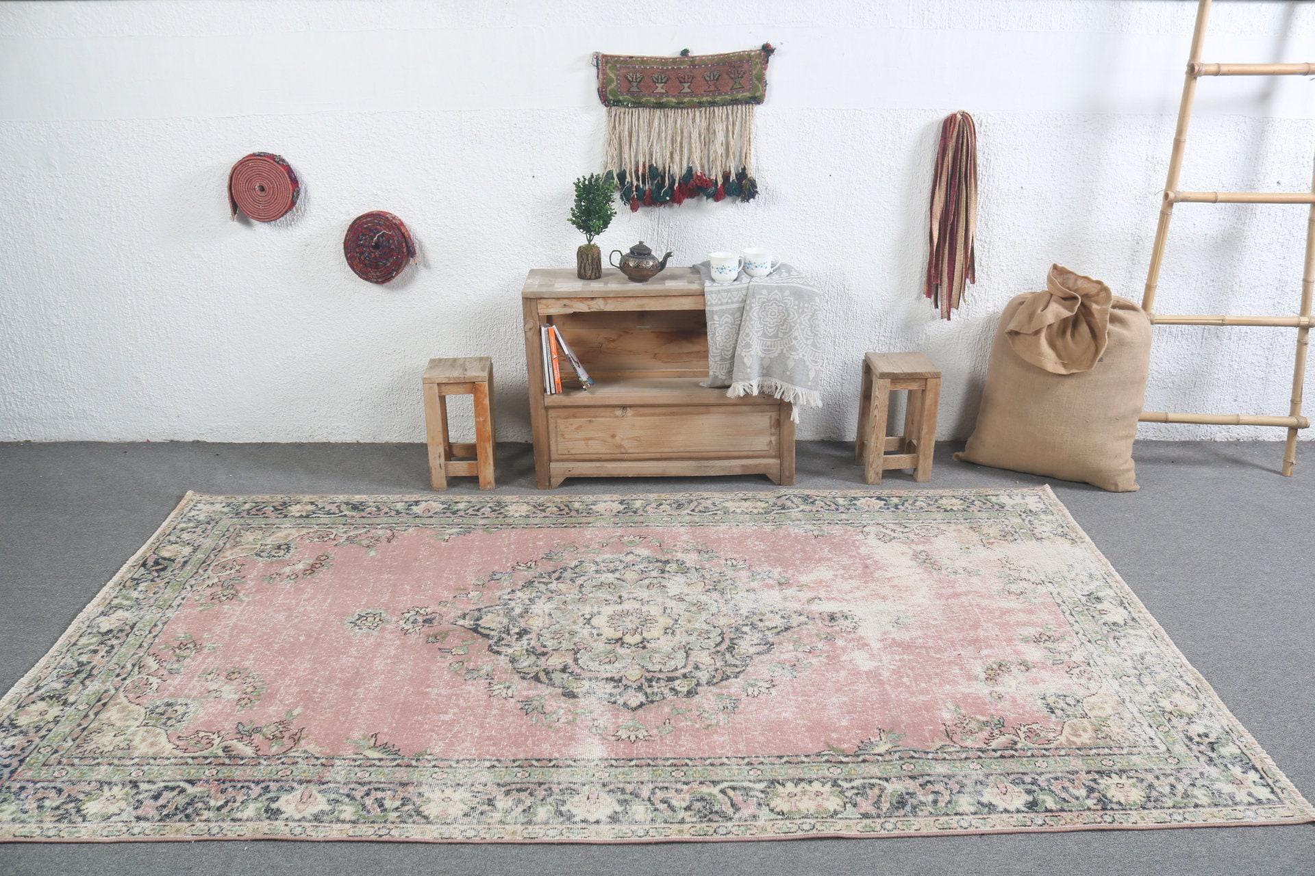 137×123 “Rose quartz”ViNTAGE TURKiSH RUG 137×123 “Rose quartz”ViNTAGE TURKiSH RUG 137×123 “Rose